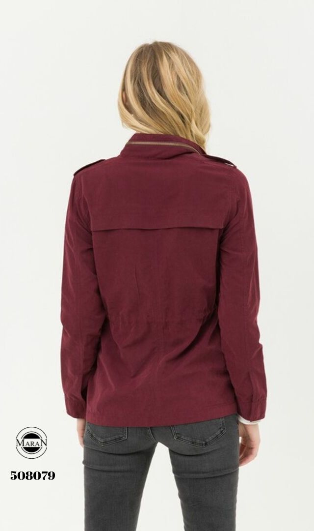 Gabardina con bolsillos