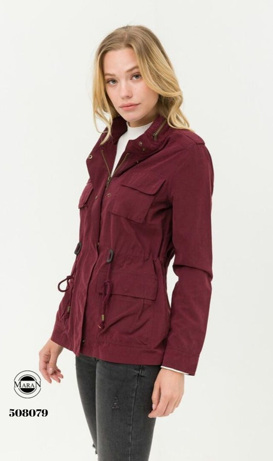 Gabardina con bolsillos
