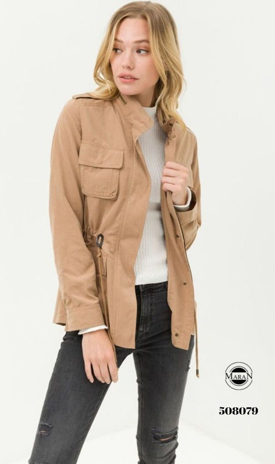 Gabardina con bolsillos
