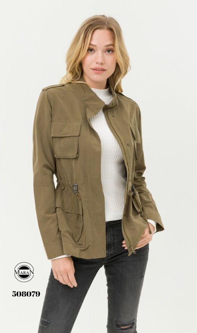 Gabardina con bolsillos