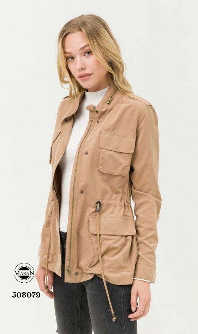 Gabardina con bolsillos