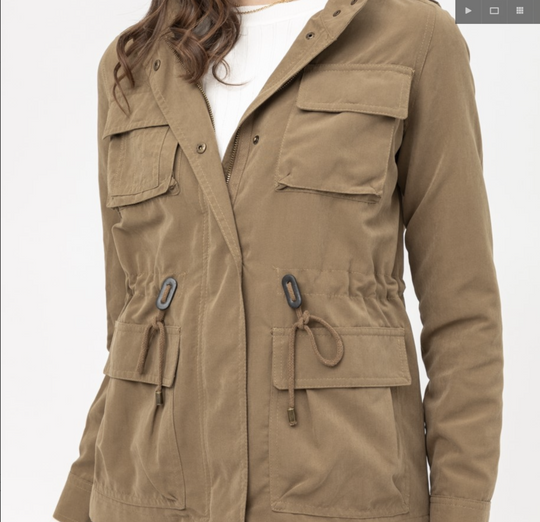 Gabardina con bolsillos