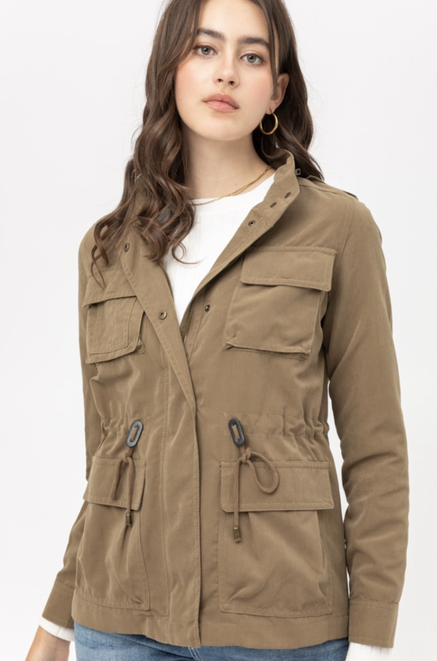 Gabardina con bolsillos