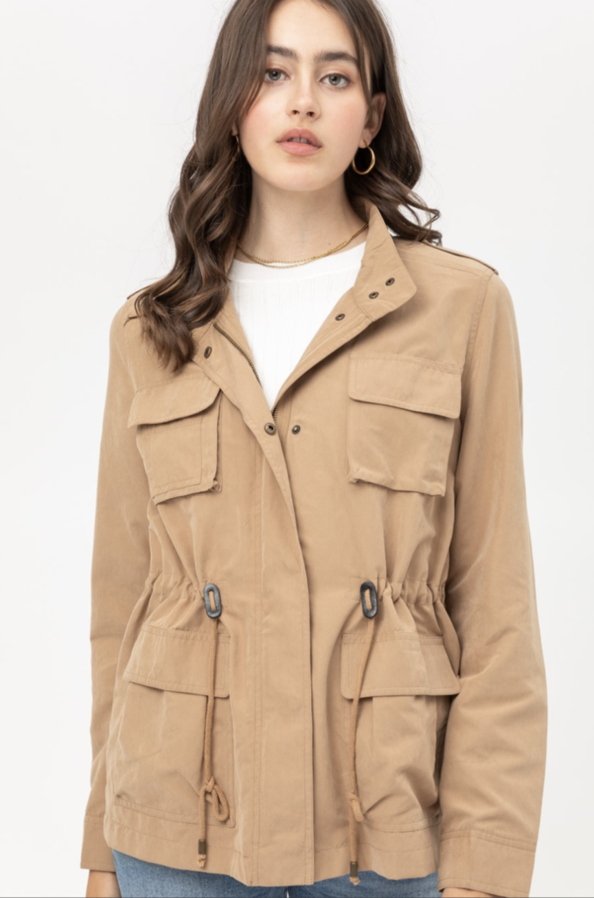Gabardina con bolsillos